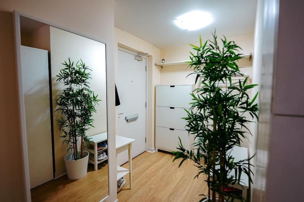 Luxurious Floor 2 Bedroom By Westfield And Abba! Londra