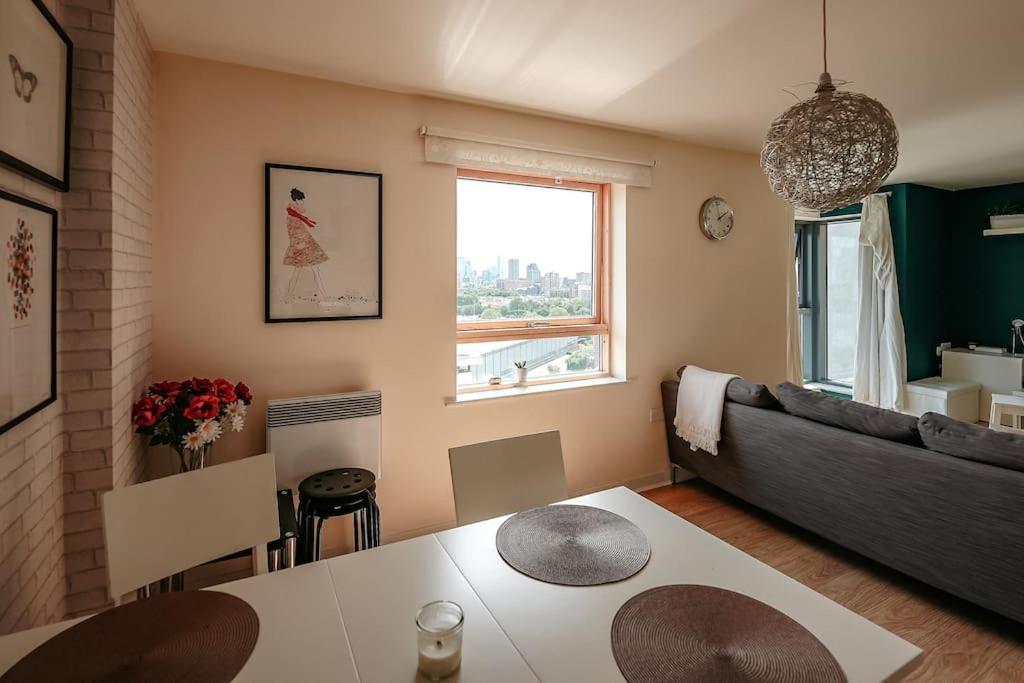 Luxurious Floor 2 Bedroom By Westfield And Abba! Londra